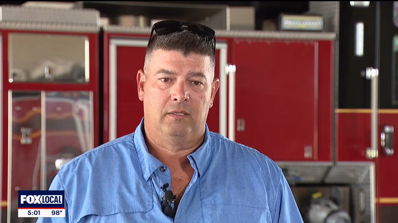 Off-duty firefighter rescues kids trapped under boat